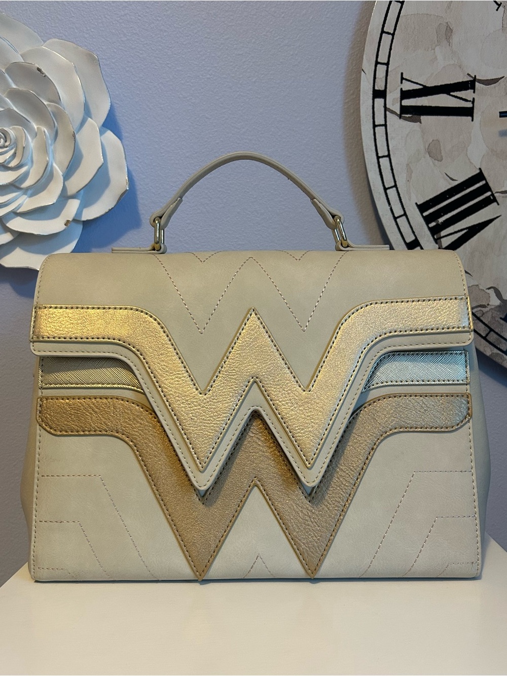 DC Comics Loungefly Wonder Woman Cream and Gold Purse
